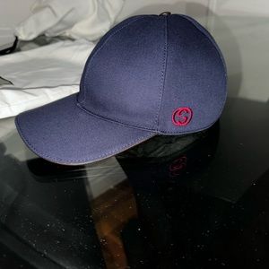 Gucci XL blue hat. Blue and red stripes.